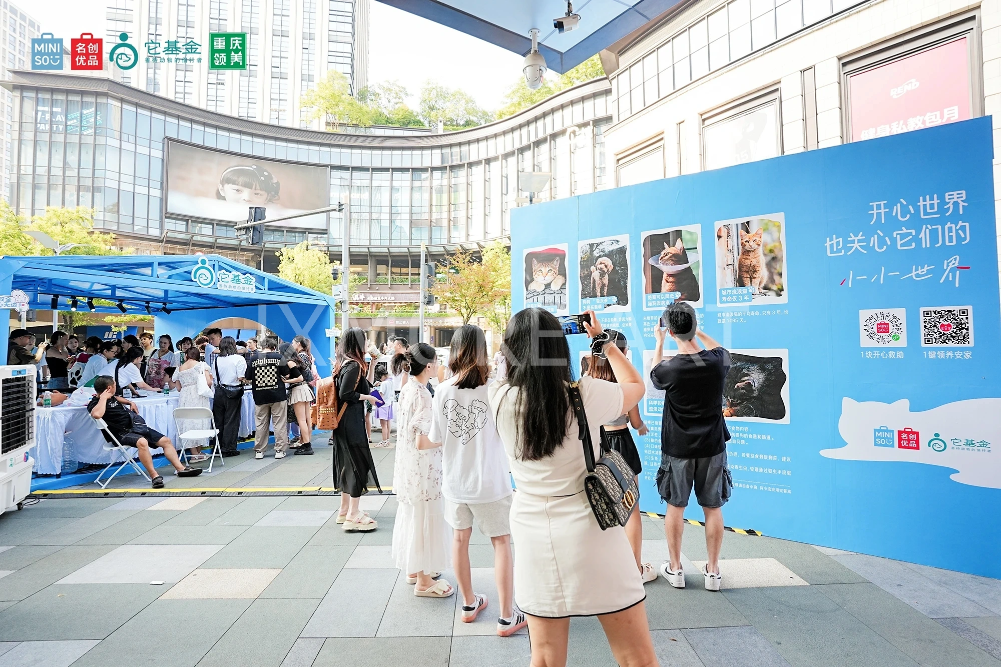 MINISO-charity-pop-up-exhibition-production-custom-art-factory-brand-marketing-display-shopping-mall-event-manufacturing（9）