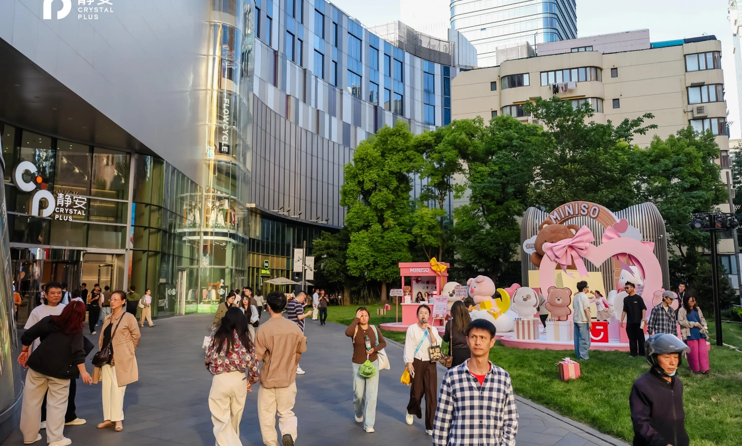 Custom large-scale sculpture installation at Miniso offline brand event, featuring oversized character art displays and themed decor, custom fabricated by professional art installation factory for immersive retail activation-07