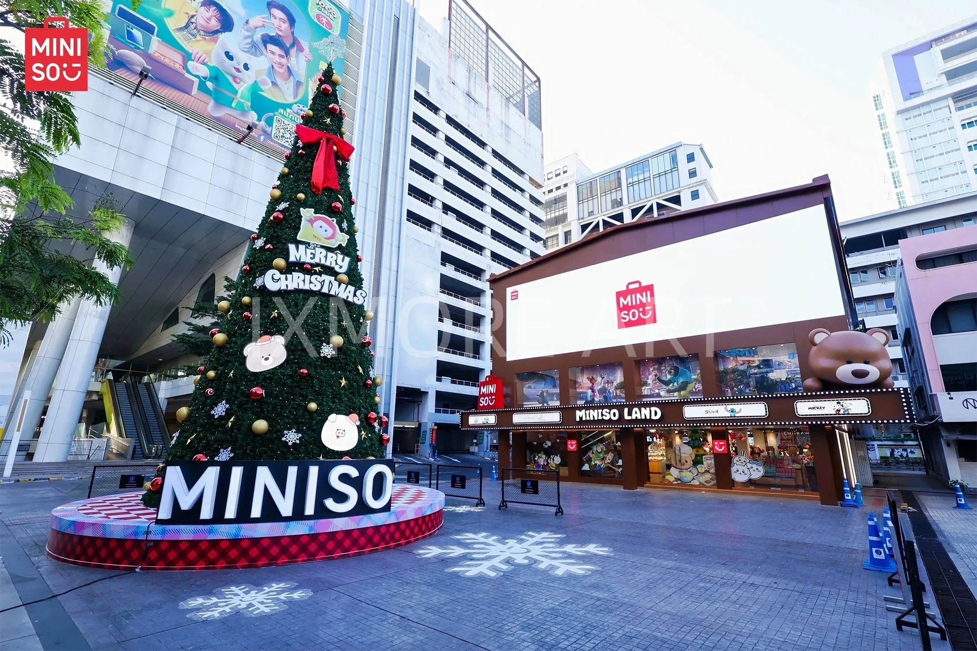 Custom IP Christmas scene props for MINISOLAND immersive experience from fabrication factory（3）
