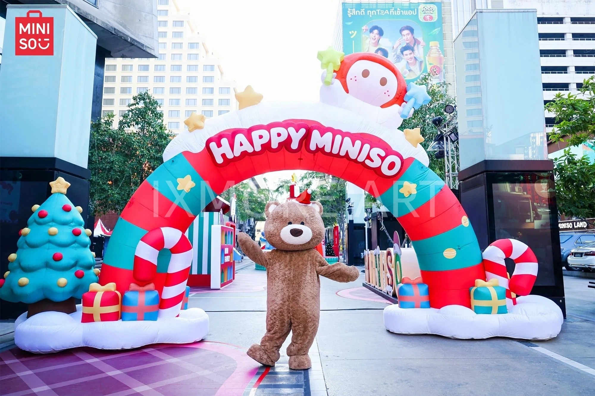 Custom IP Christmas scene props for MINISOLAND immersive experience from fabrication factory（4）