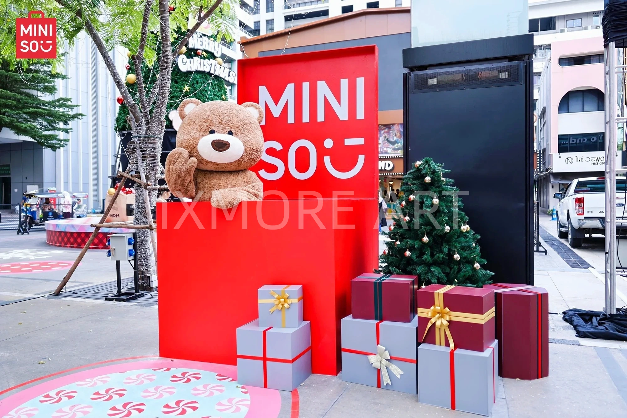 Custom IP Christmas scene props for MINISOLAND immersive experience from fabrication factory（7）