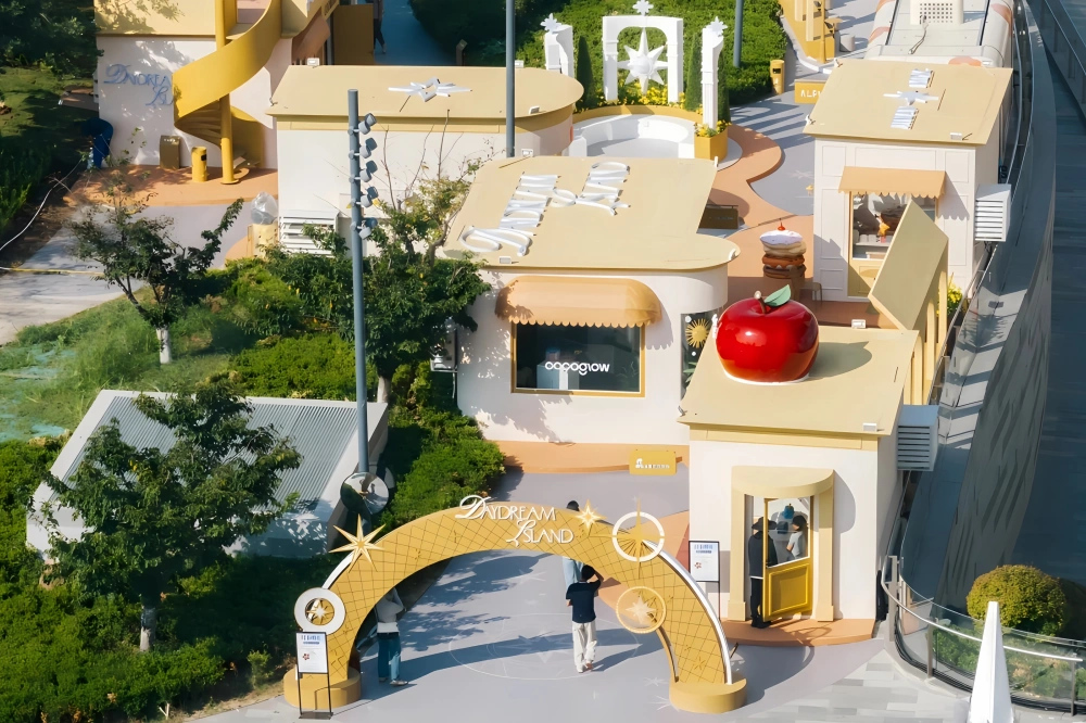 How Do You Build a Dream in the Heart of the City? MixC Mall Provides the Perfect Answer with Its Custom Large-Scale Romantic Street Installation!