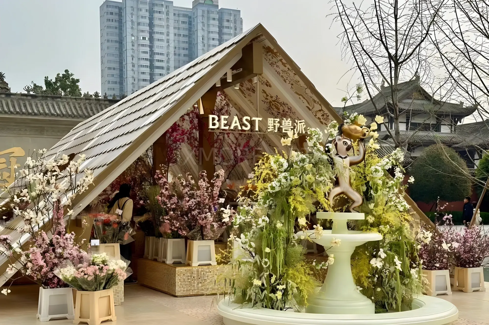 Long shot floral pop-up installation outside mall, event prop fabrication by original art factory, overall finished effect of large custom viral floral pop-up installation(6)