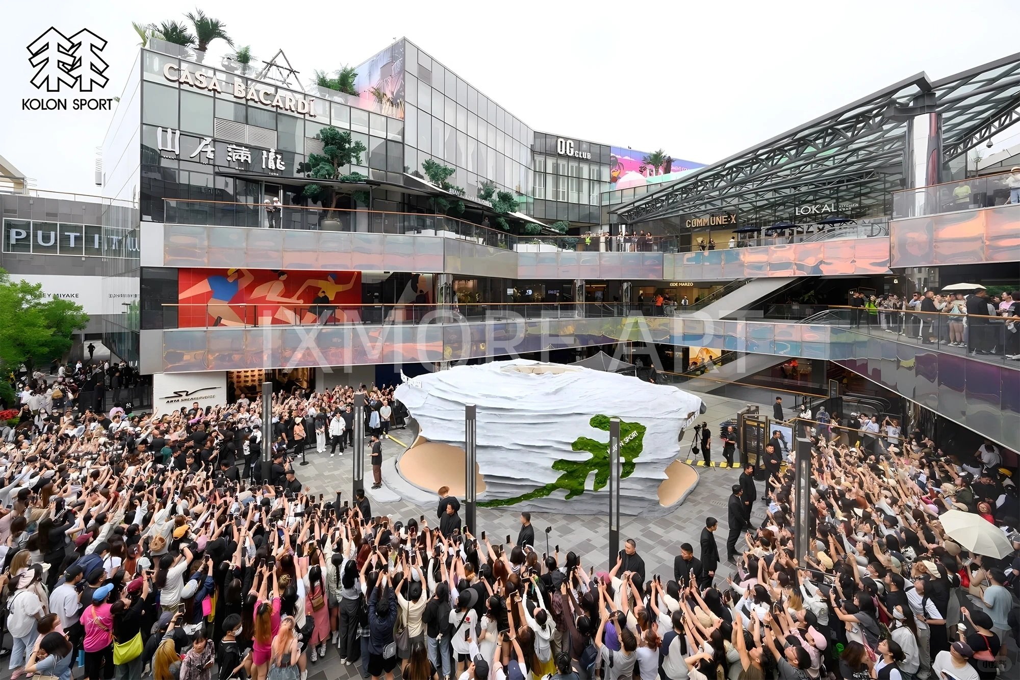 Full view of KOLON Natural Momentum limited-time pop-up, one-stop custom event fabrication service by art factory, finished immersive marketing installation with professional event prop fabrication.(1)