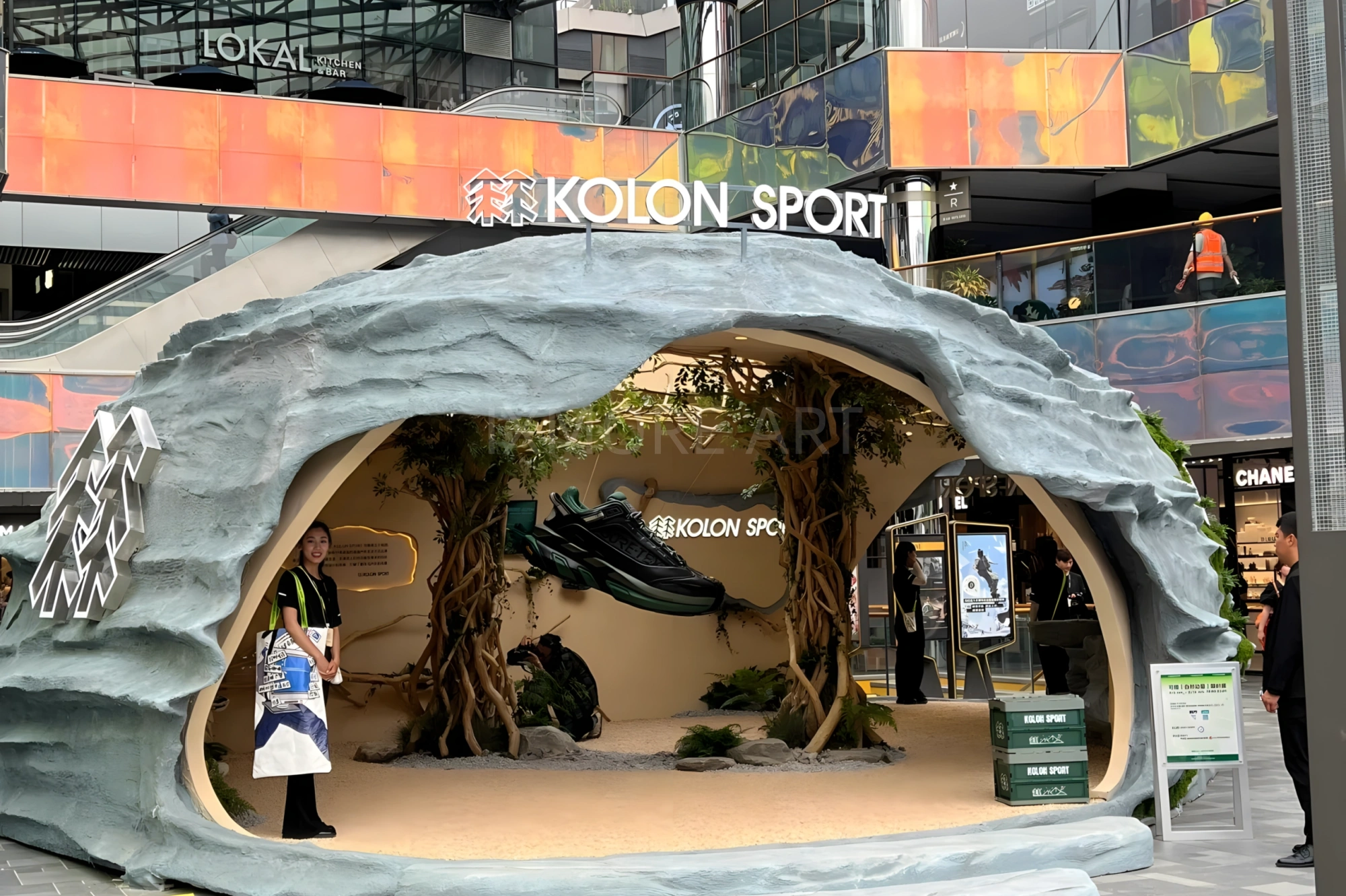 Full view of KOLON Natural Momentum limited-time pop-up, one-stop custom event fabrication service by art factory, finished immersive marketing installation with professional event prop fabrication(2)