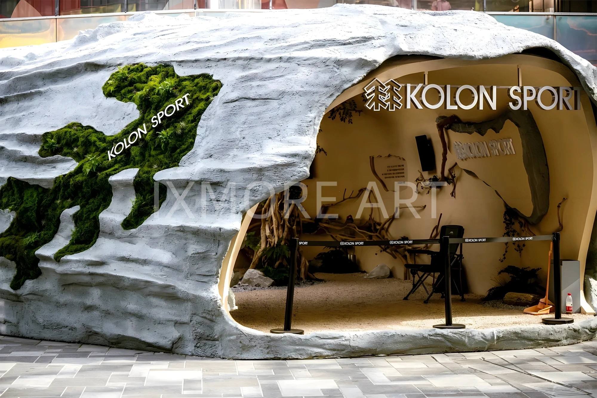 Full view of KOLON Natural Momentum limited-time pop-up, one-stop custom event fabrication service by art factory, finished immersive marketing installation with professional event prop fabrication.(3)