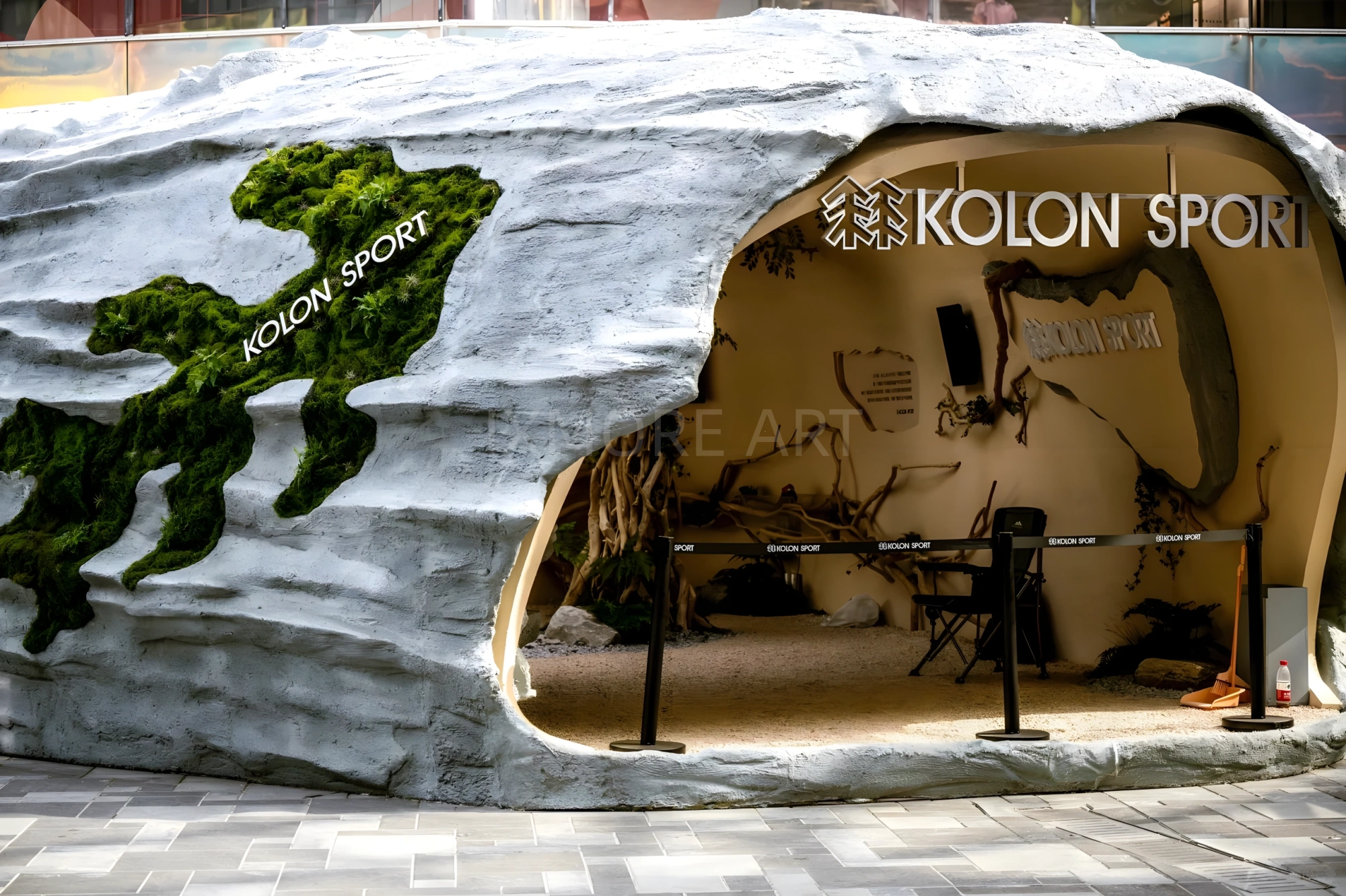 Full view of KOLON Natural Momentum limited-time pop-up, one-stop custom event fabrication service by art factory, finished immersive marketing installation with professional event prop fabrication(3)