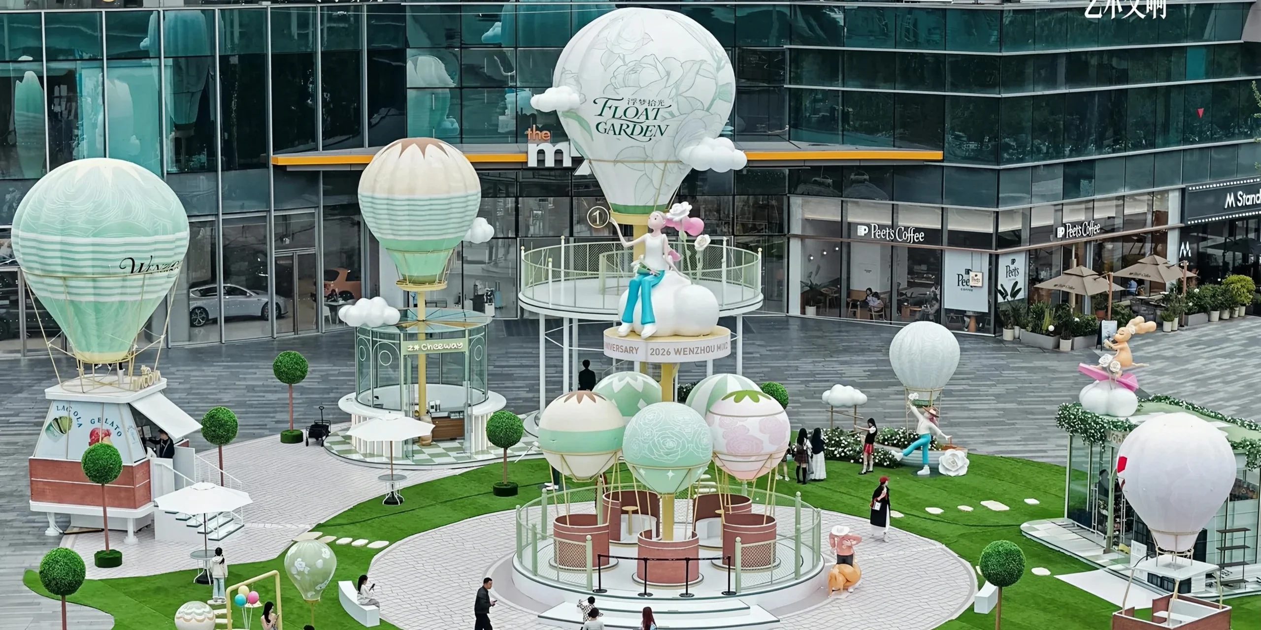 Ginat Custom Inflatable Installations for Mall