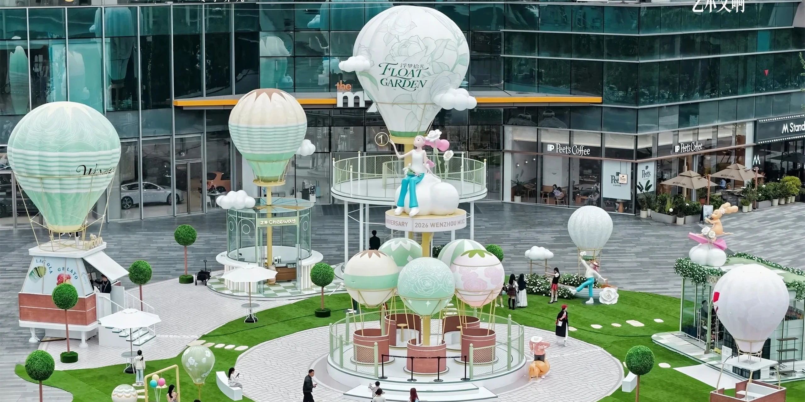 Ginat Custom Inflatable Installations for Mall