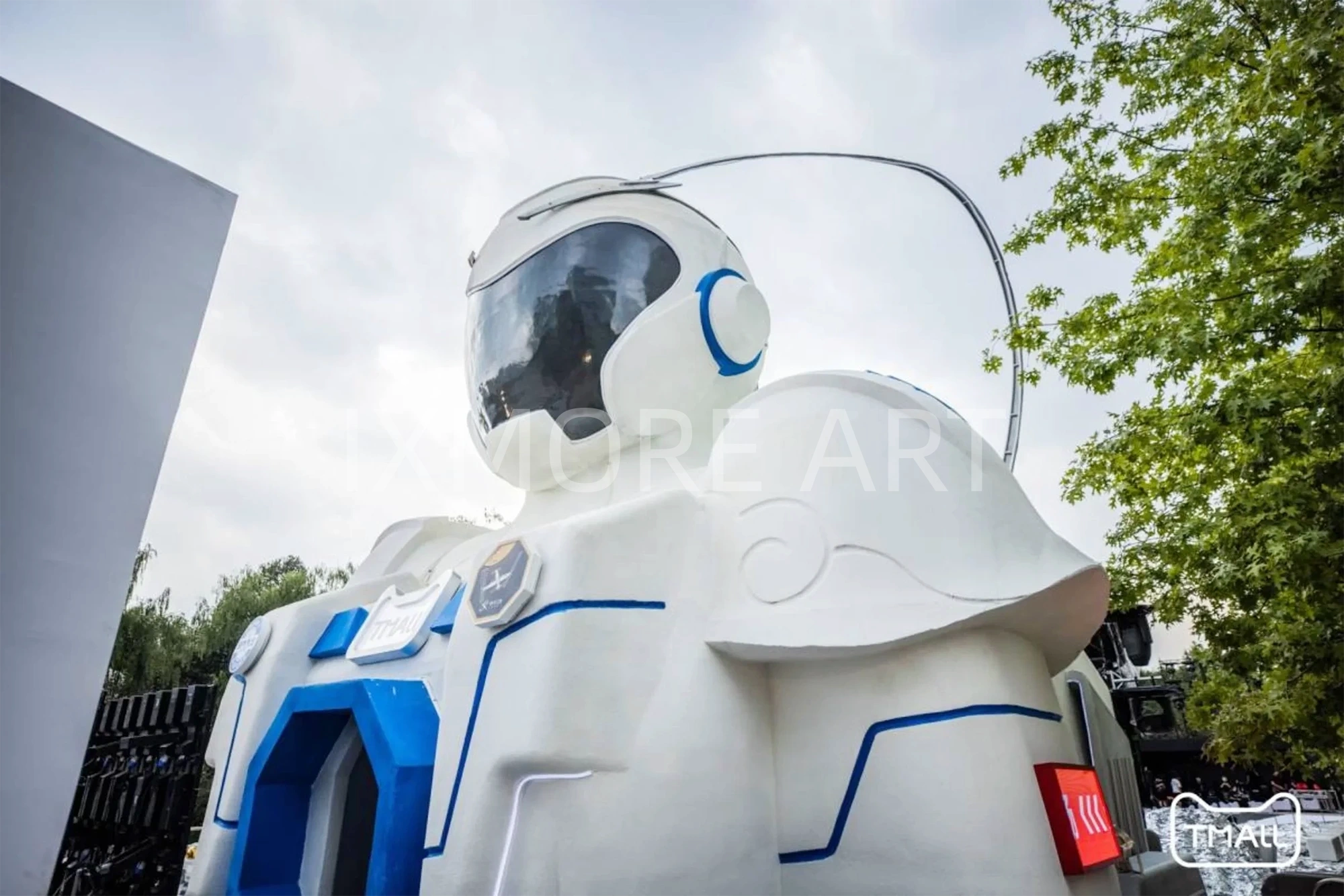 custom spaceship large art installation pop-up event prop mall decoration art factory(1)
