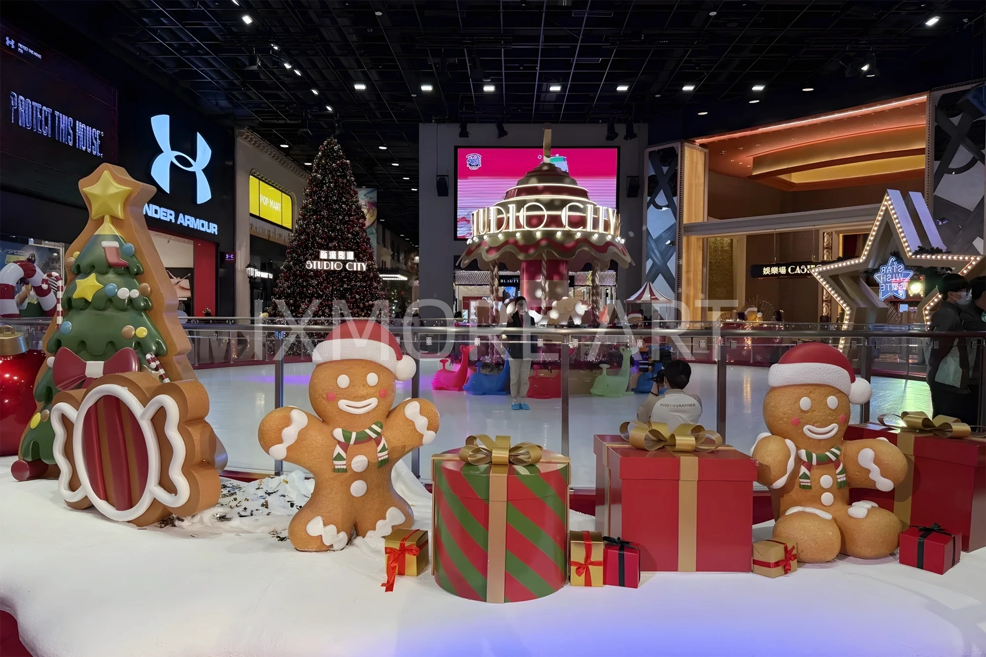 Custom Christmas castle installation for Studio City Macau – large mall art prop factory(3)