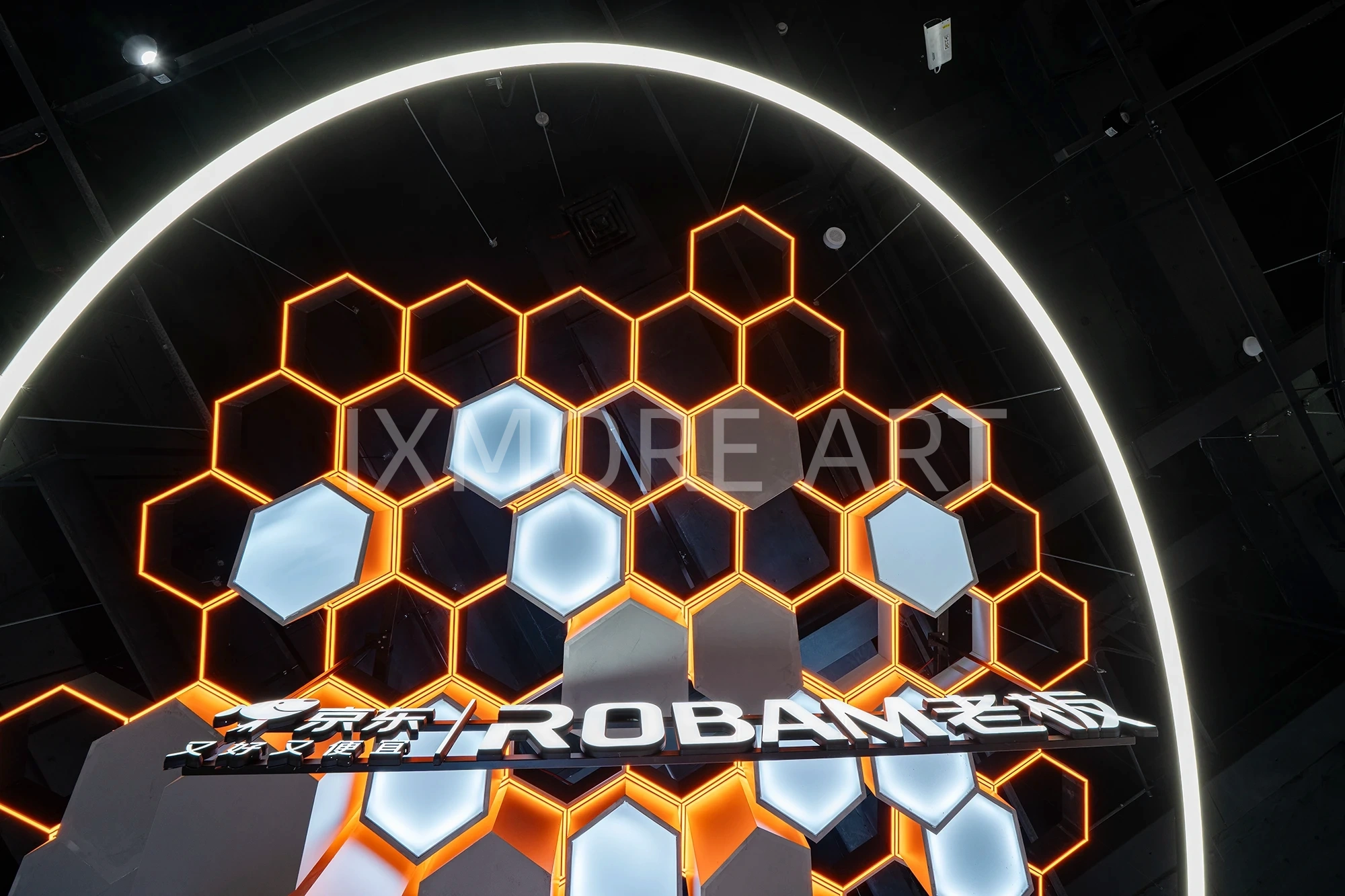 Custom FRP kinetic art installation for Suzhou JD Mall grand opening(4)