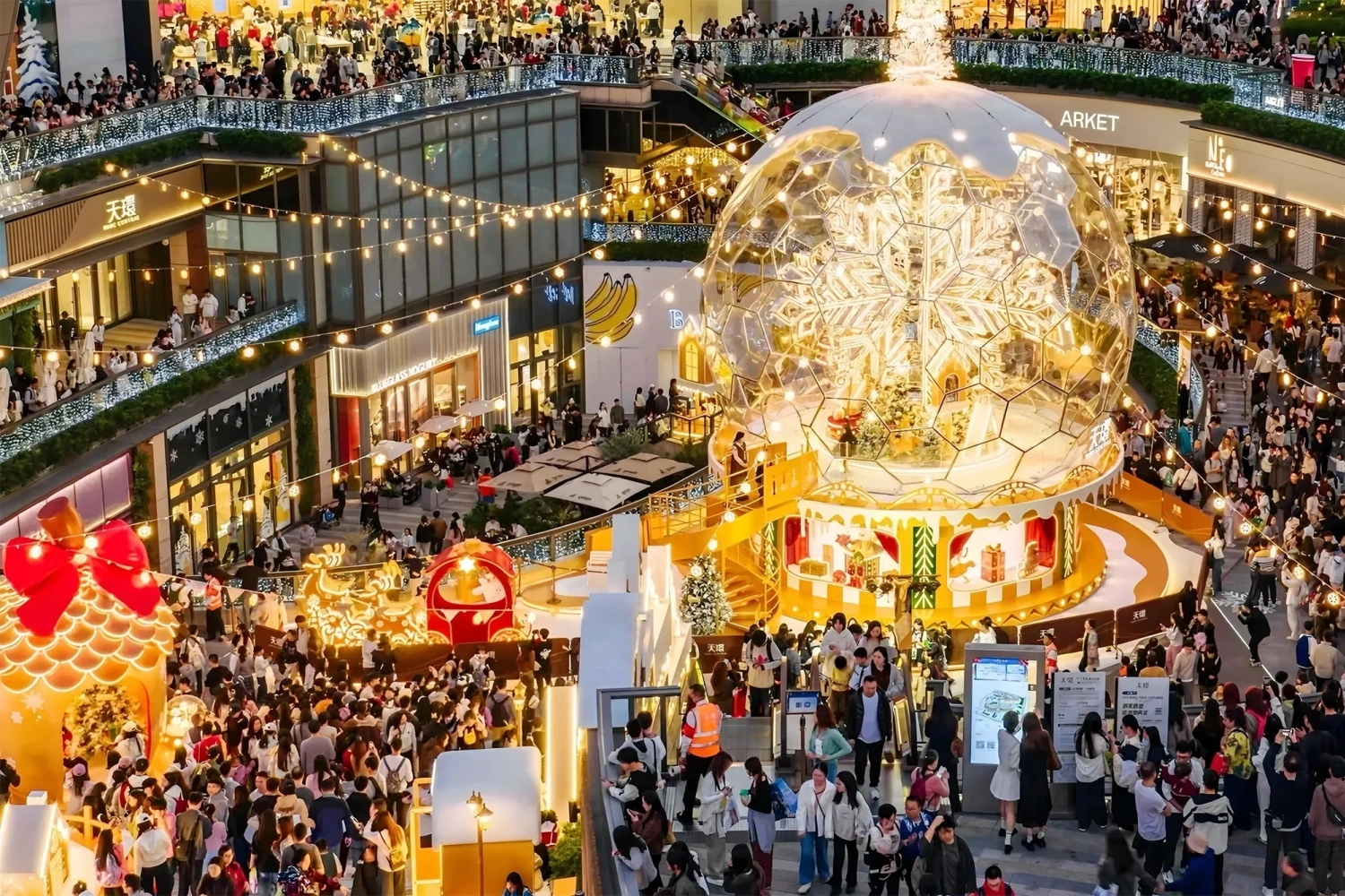 Custom Mall Christmas Art Installations