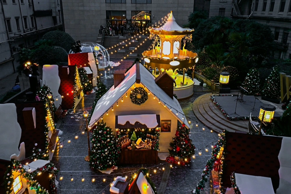 How the Waldorf Astoria’s Viral Christmas Village Unlocked the Traffic Code for Custom Visual Merchandising?