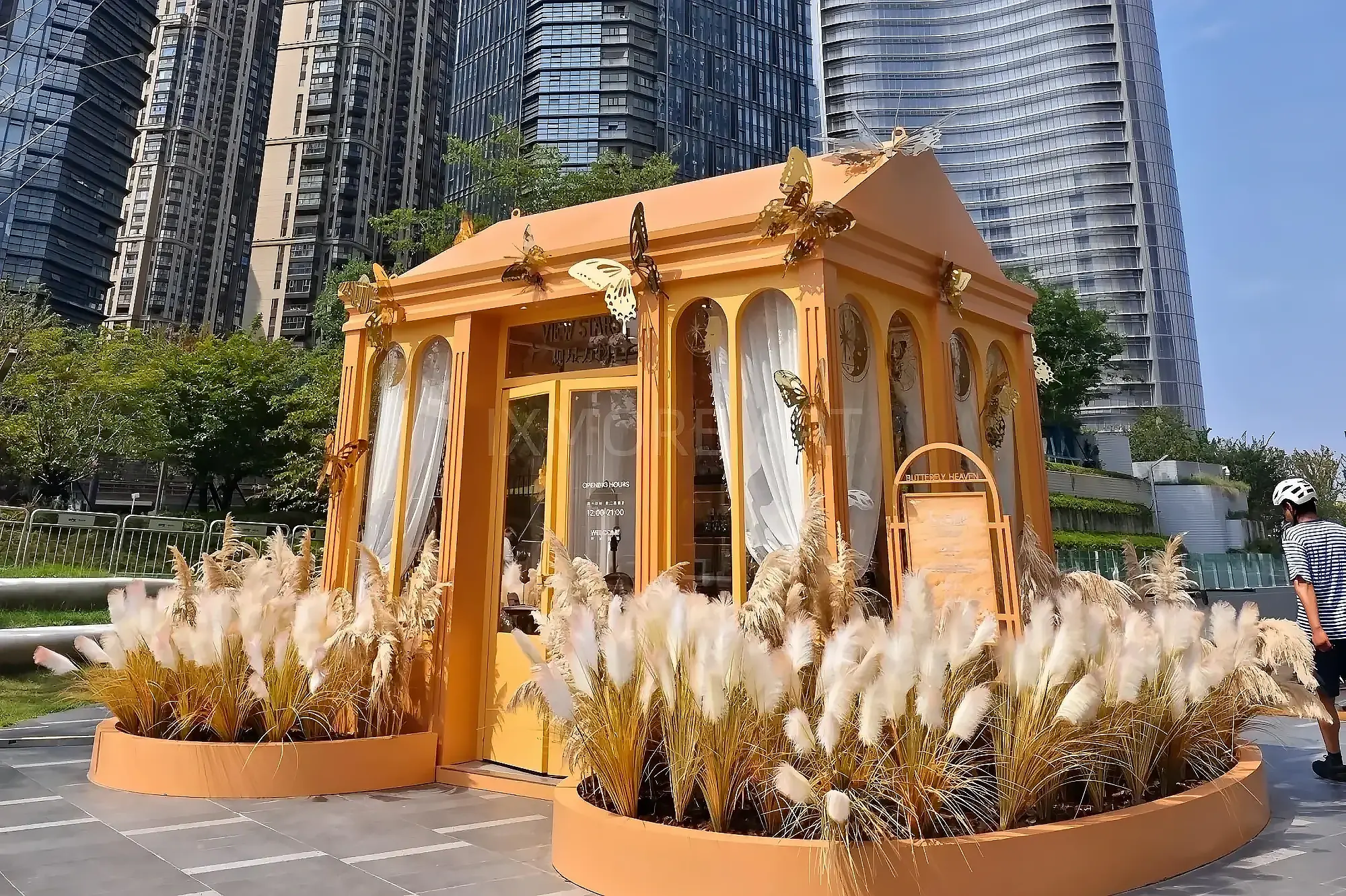 Wuchang Commercial Center Giant Sculpture Art Installation Custom Fabrication — Immersive Commercial Scene Overview(8)