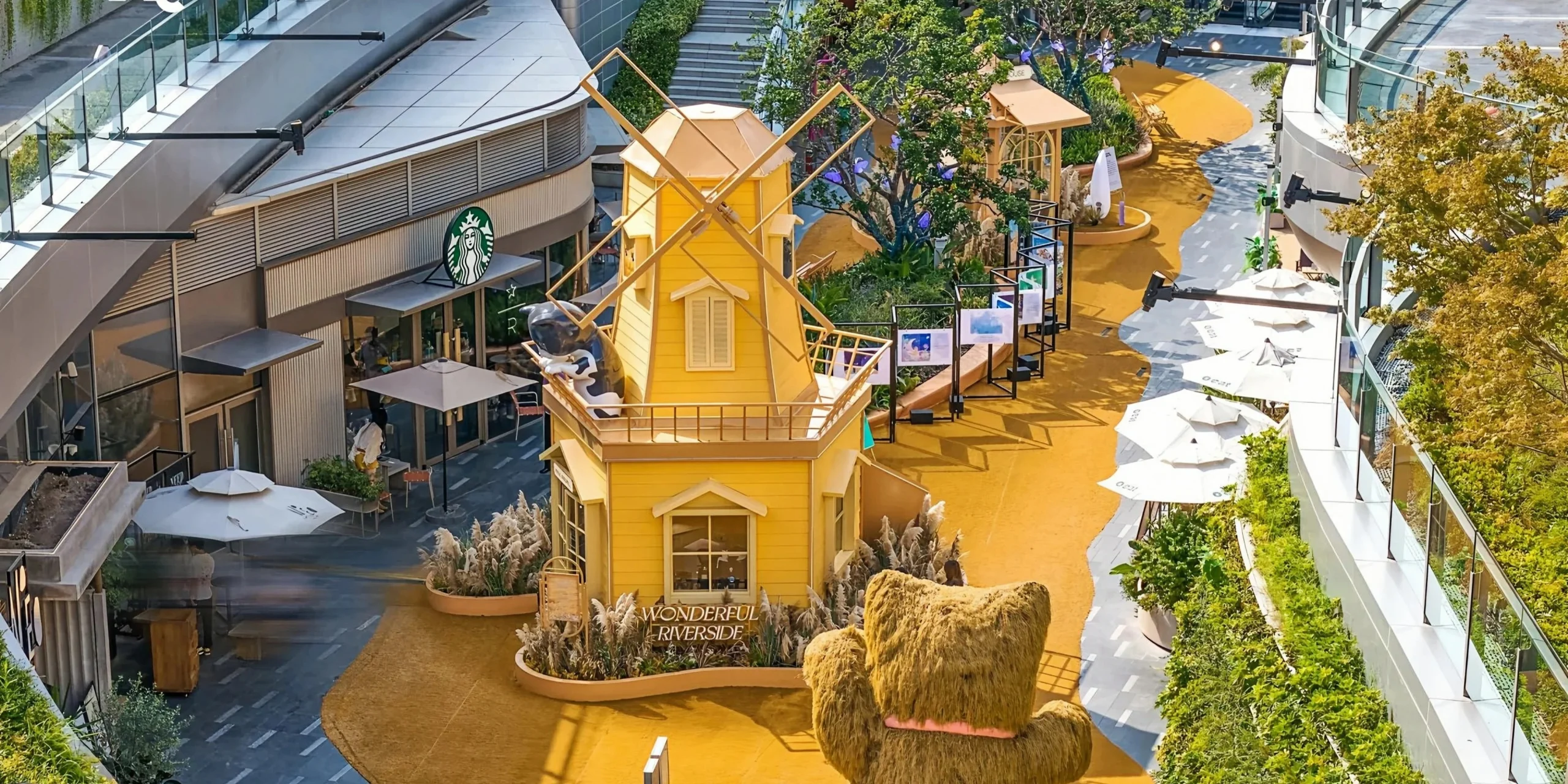 Custom Giant Sculptures for Commercial Centers