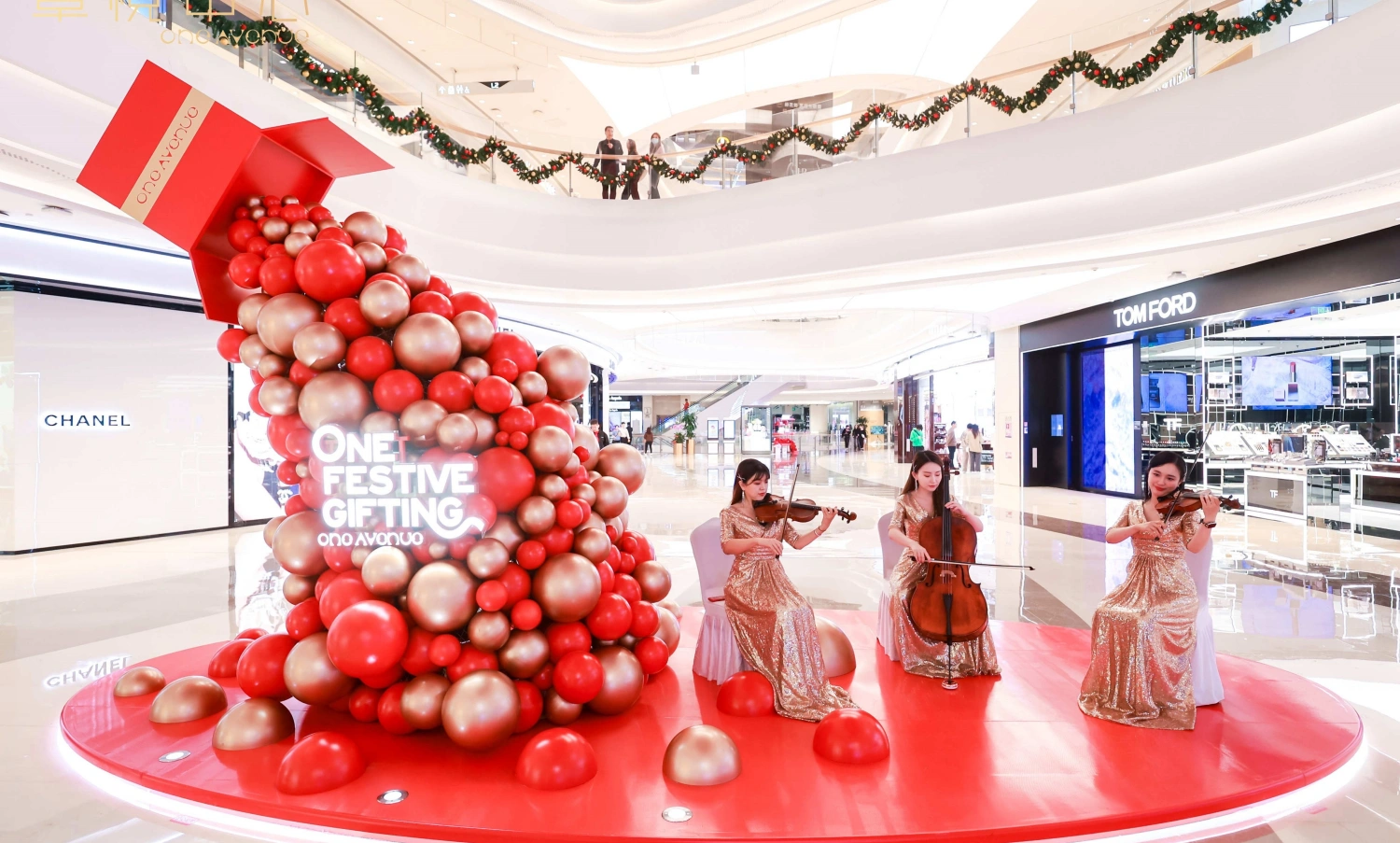Whole real scene of giant gift box Christmas decoration in Excellence Mall atrium, large Christmas installation finished by original art factory-09