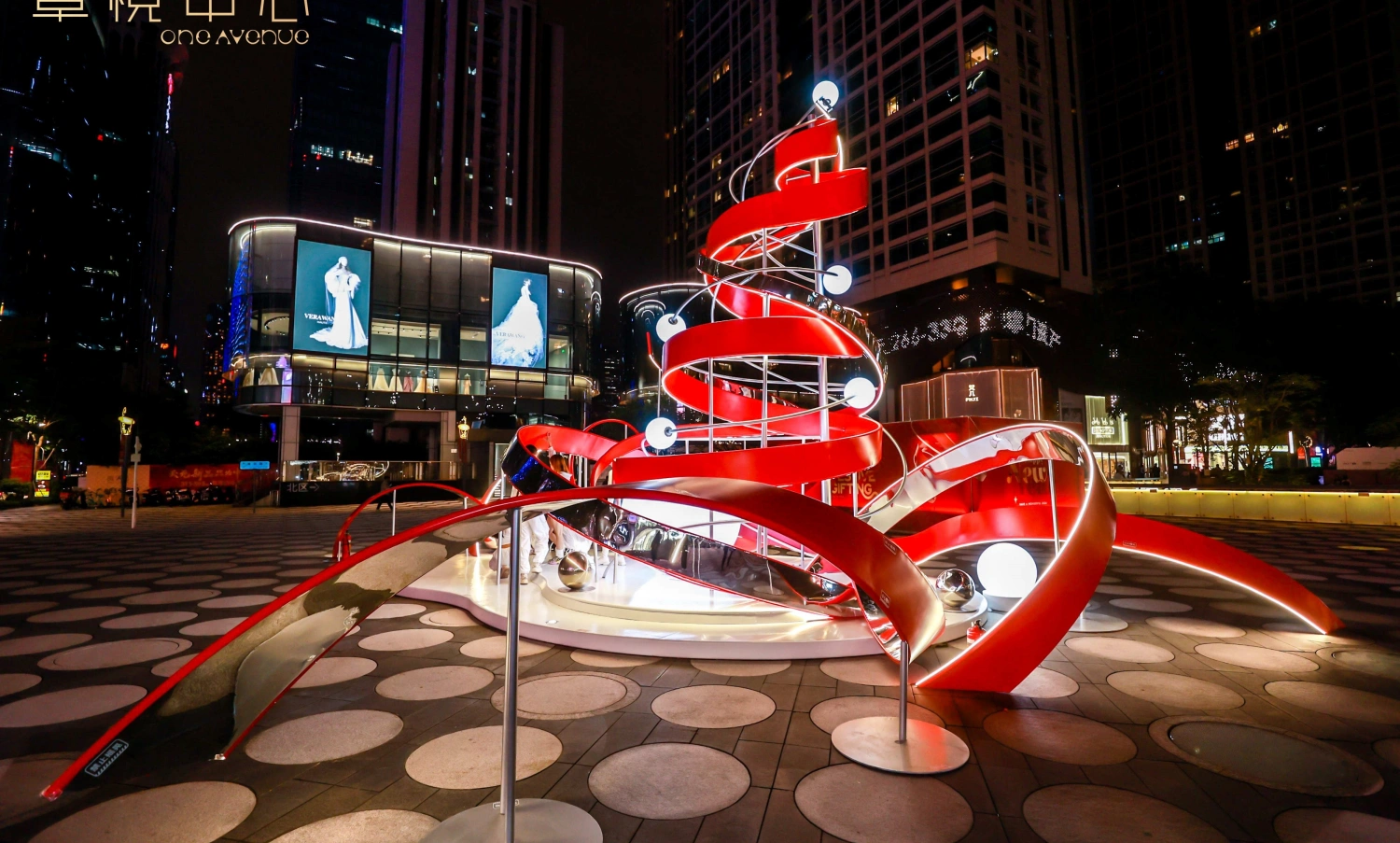 Whole real scene of giant gift box Christmas decoration in Excellence Mall atrium, large Christmas installation finished by original art factory-06