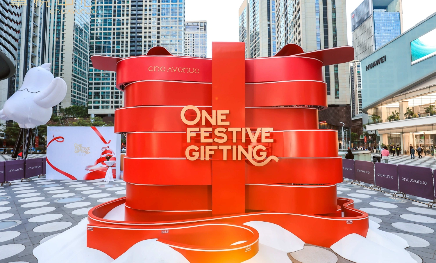Whole real scene of giant gift box Christmas decoration in Excellence Mall atrium, large Christmas installation finished by original art factory-07