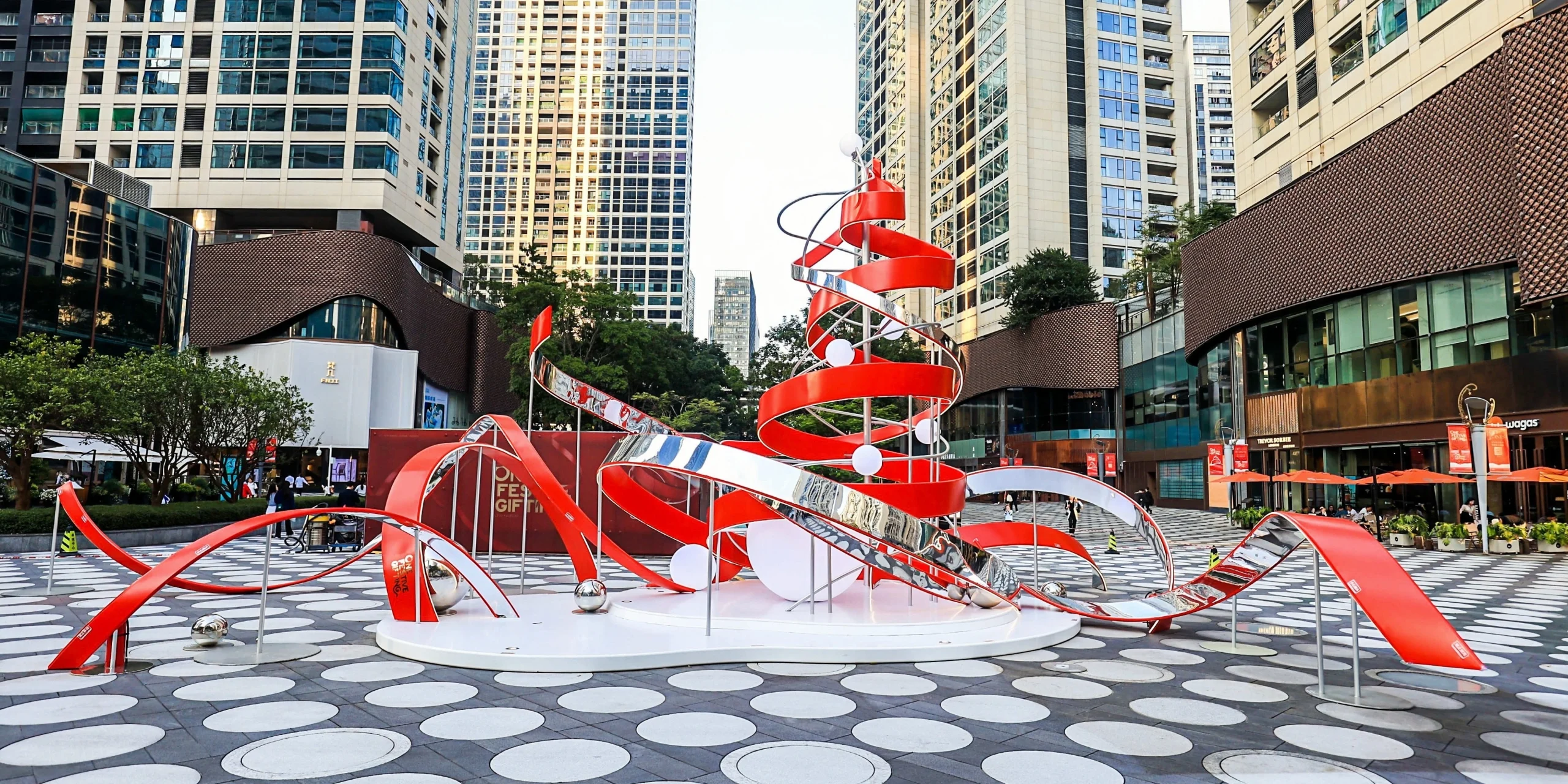 Whole real scene of giant gift box Christmas decoration in Excellence Mall atrium, large Christmas installation finished by original art factory-02