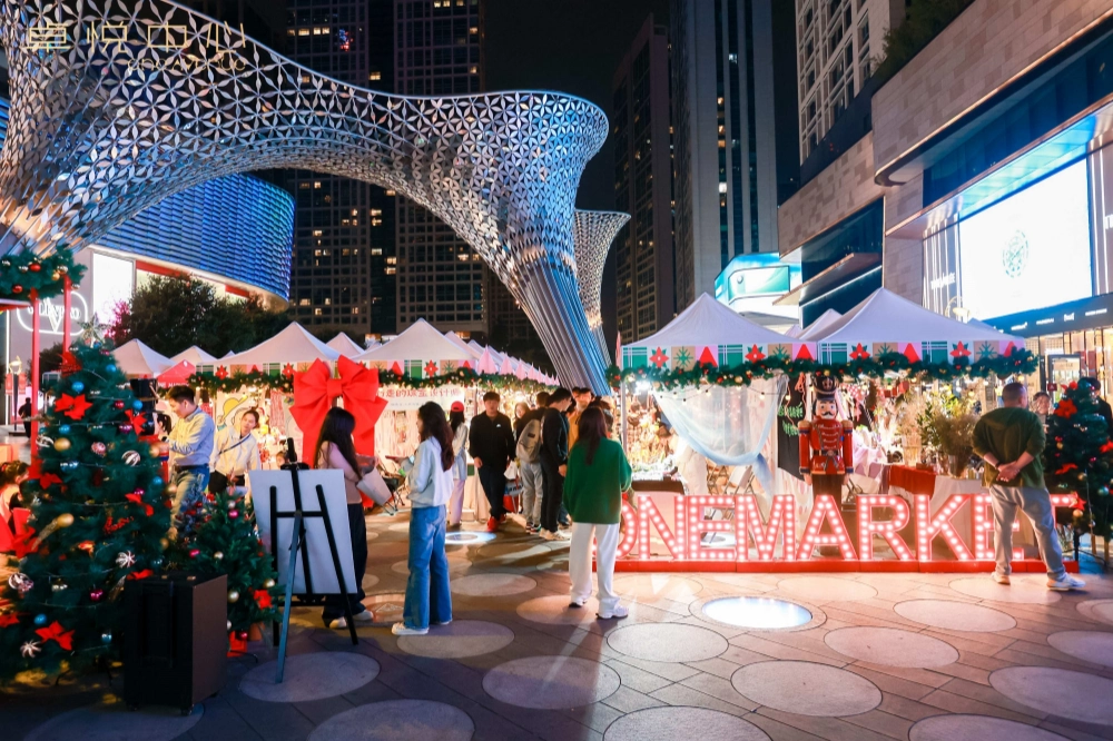How do million-level giant boxes appear out of nowhere? Reveal of Christmas Decoration Fabrication at Excellence Mall