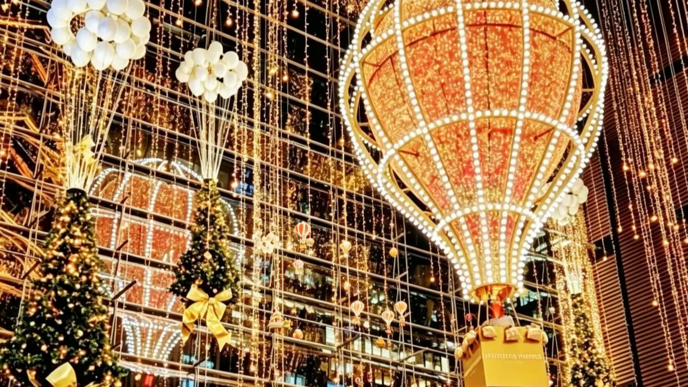 Fiberglass FRP large-scale Christmas sculptures for commercial displays