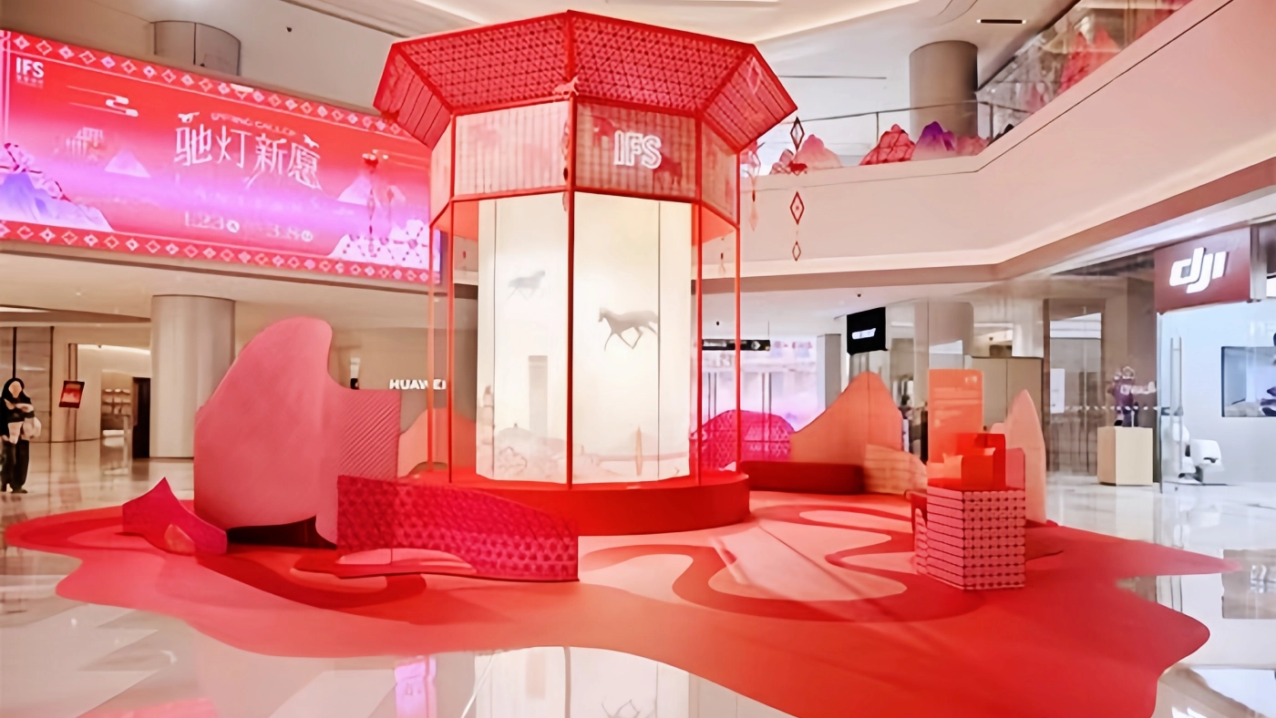 Large-scale commercial props and installations custom manufactured for commercial spaces
